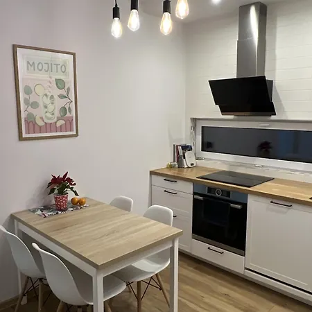 Cosy 3 Close To Main Square *